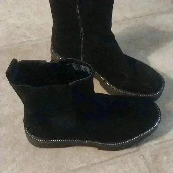 Black Flat Chunky Ankle Boots w Rhinestone Embellishment Edging.Sz 7 - Picture 2 of 10